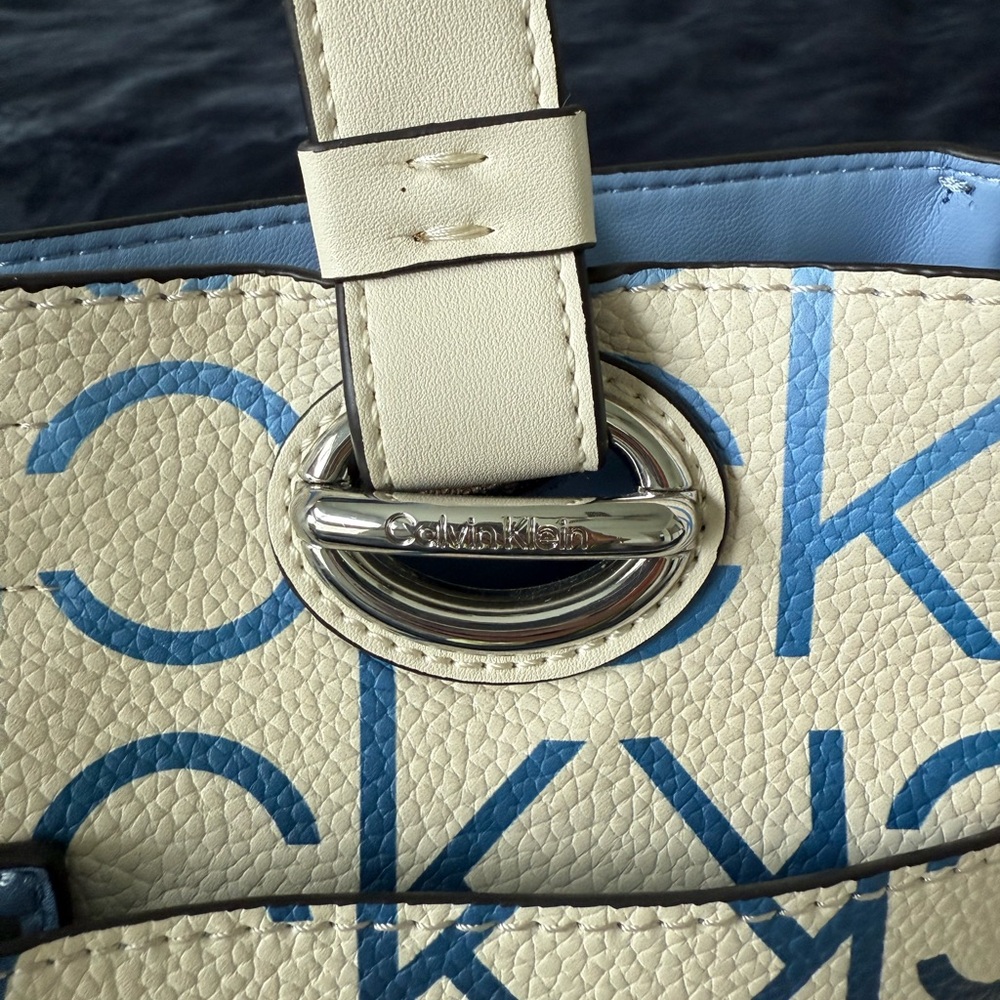 Calvin Klein White and Blue Geometric Tote Bag - Picture 4 of 9